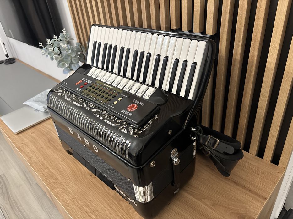 Acordeon Baro cu 96 de basi cassotto 3+2