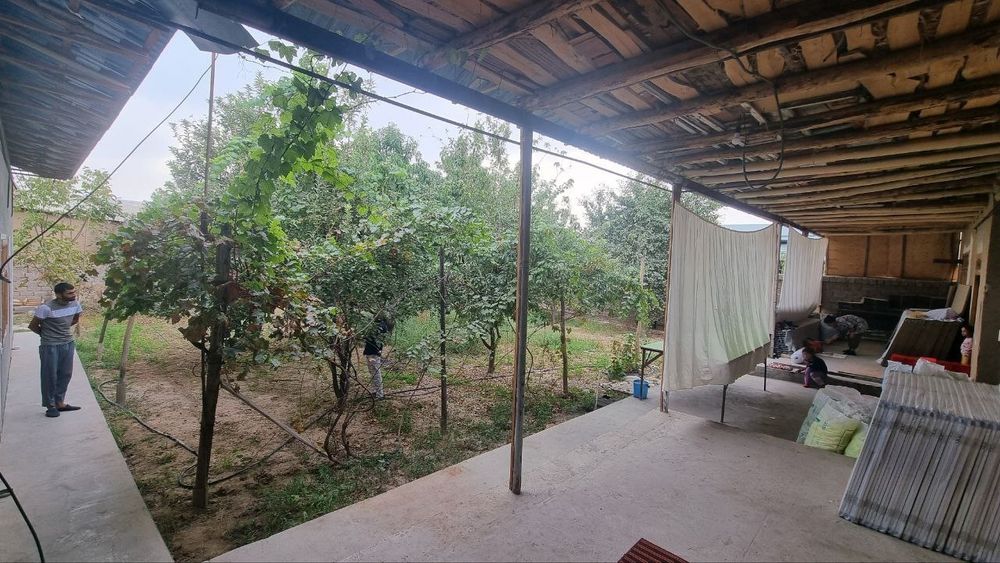 Участка сотилади 6 сотих 4 хона ошхона хаммом битган