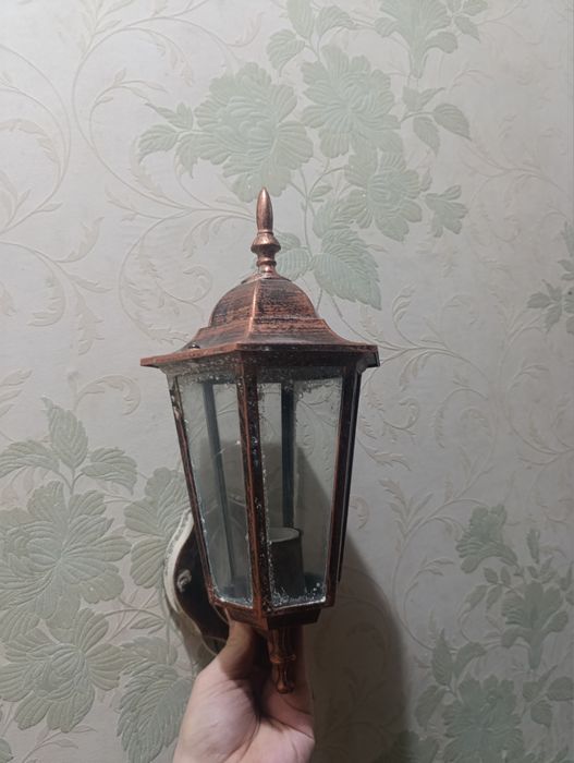 Продаеться светильник для фасада