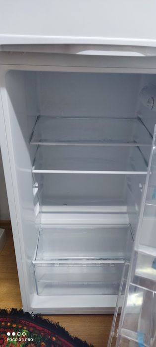 Frigider Vortex, în stare excelentă, ca nou. Fără zgârieturi sau defecte, perfect funcțional. A fost folosit doar un an.