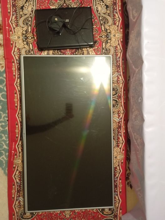 Тв и ноутбук на запчасти.