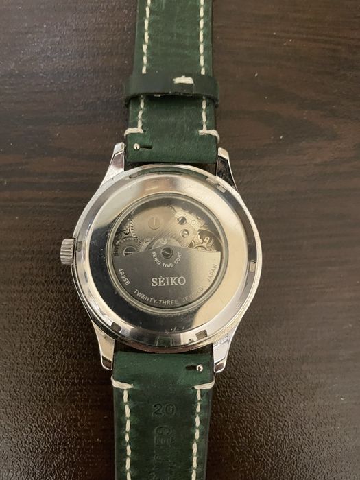 Продавам сейко 5 със зелен циферблат