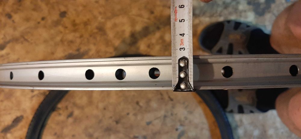 Обод велосипедный с покрышкой