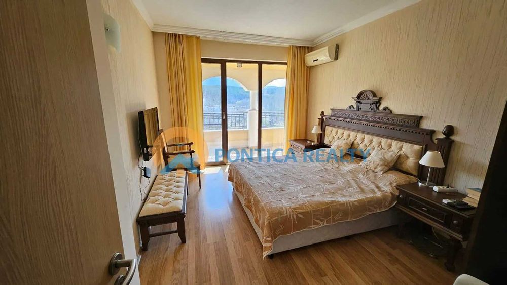 Предлагаме светъл и просторен двустаен апартамент в престижния комплекс Реджина Маре