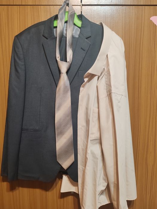 Мъжки официален костюм