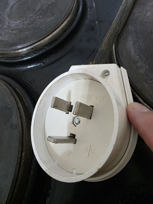 Продам электроплиту