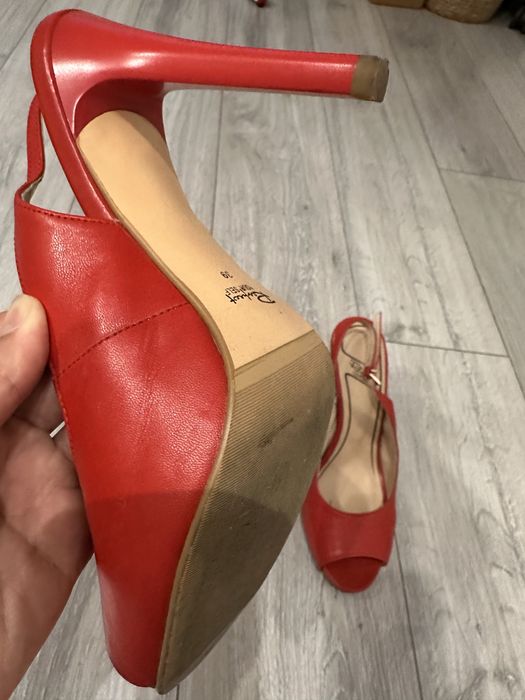 Продам босоножки 39 размер
