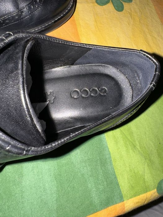 Ecco pantofi dama piele marime 38 in stare buna ,cu cutie