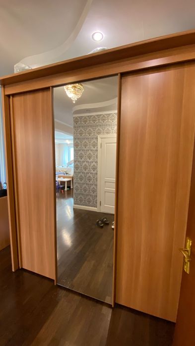 Шкаф купе с зеркалом