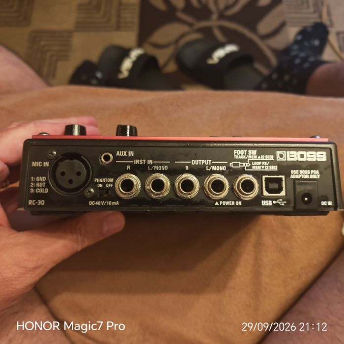 Looper Boss RC 30  până la 3 ore inregistrare