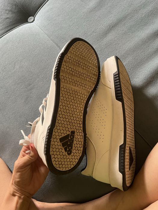 Продам кроссовки Adidas