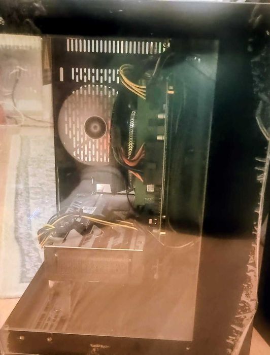 Tip acvariu cu CPU Intel X99 RAM QuaD-ChanneL SSD+HDD Radeon RX570 4GB