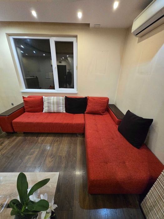 Ъглов диван - червен