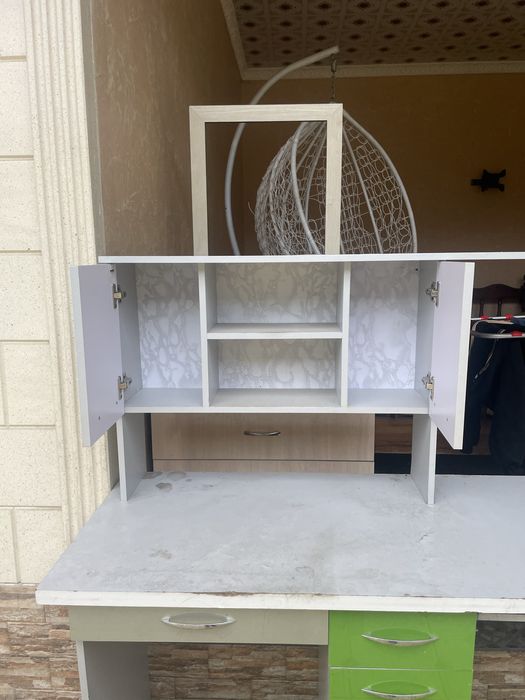 Детский стол для учебы, компютера