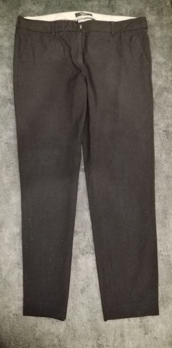 Pantaloni eleganți.
