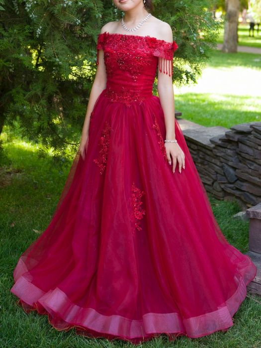 Красное платье, носили 1 раз.