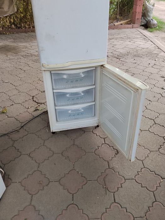 Продам холодильник самсунг