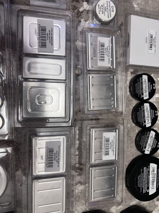 Vand lot de macheajuri noi