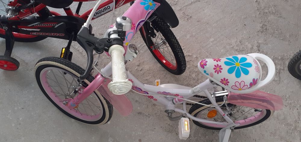 Продавам две детски велосепедчета.Не са ползвани вобще .