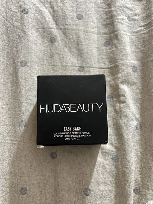 Huda Beauty powder