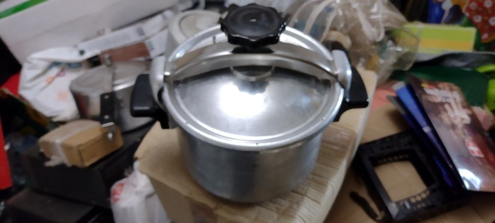 Тенджера под налягане за комбинирано готвене