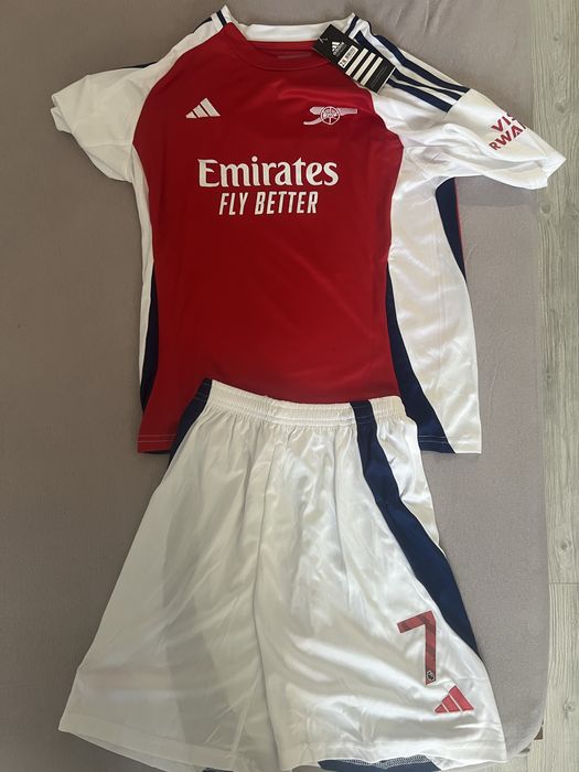 Set pantaloni si tricou fotbal Adidas, pentru copii!