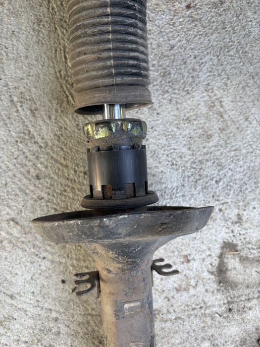 Предни амортисьори за голф 4 / бора