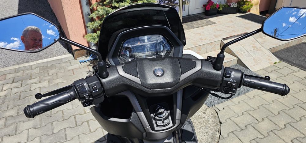 Yamaha N max 125 2025