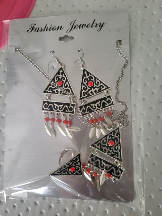 Қазақша әшекей.         .