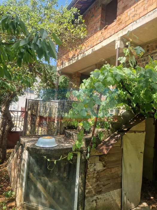 Масивна къща в село Чепино