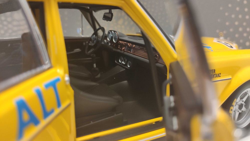 Macheta 1:18 Mercedes-Benz S-Klasse 300 SEL 6.8 AMG – 1/18 Minichamps