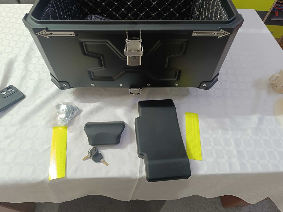 Куфар за мотоциклет универсален 45 литра чисто нов. 65 литра чисто нов