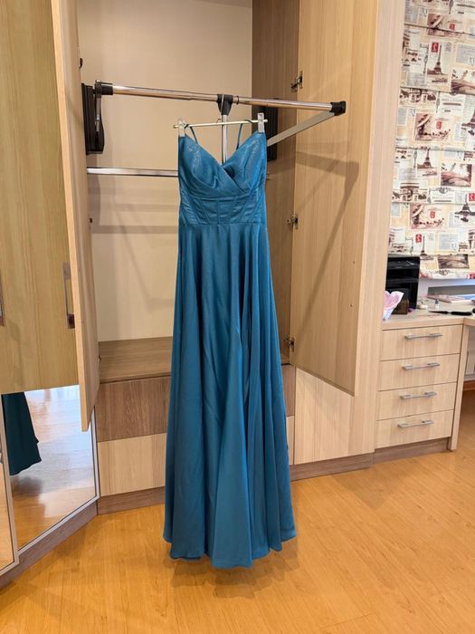 Платье вечернее,на очень стройных девушек