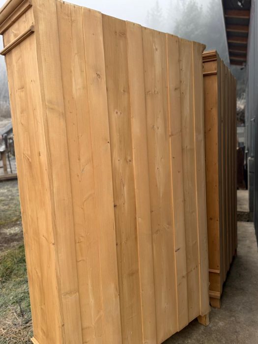 Biblioteci vechi din lemn de brad