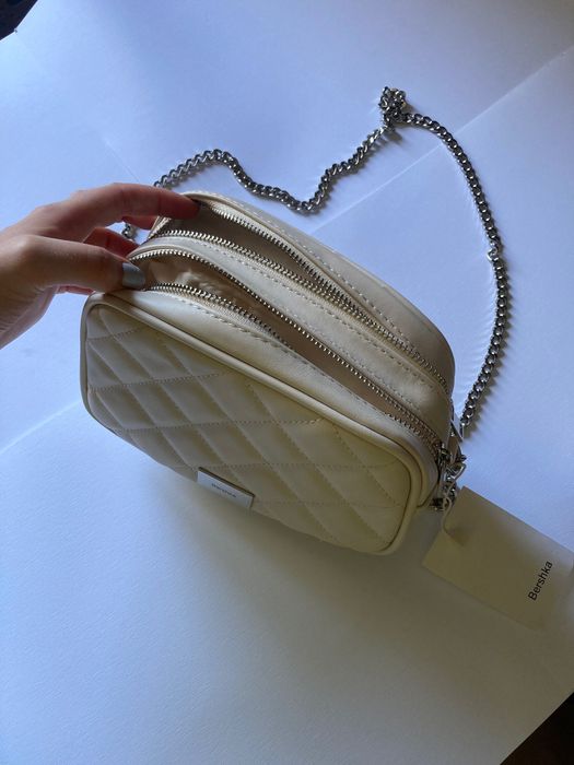 Чанта Bershka, кремава