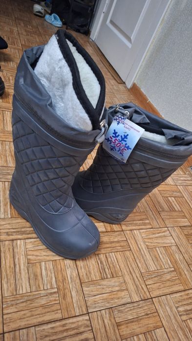 Продам обувь и ватники..пишите .