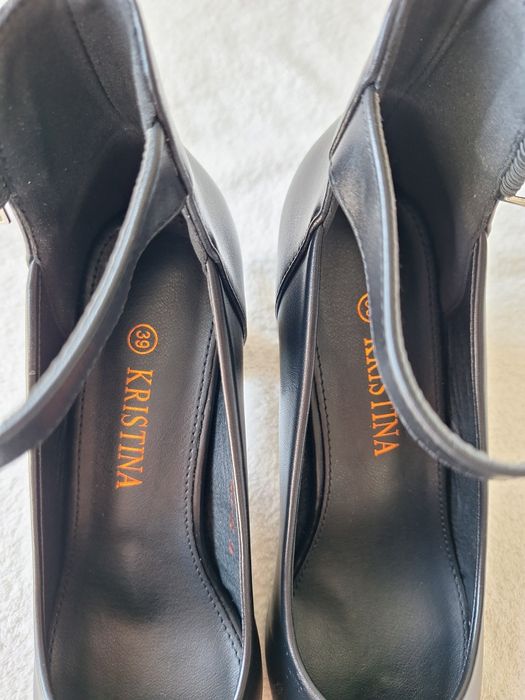 Чёрные туфли новые 39 размера