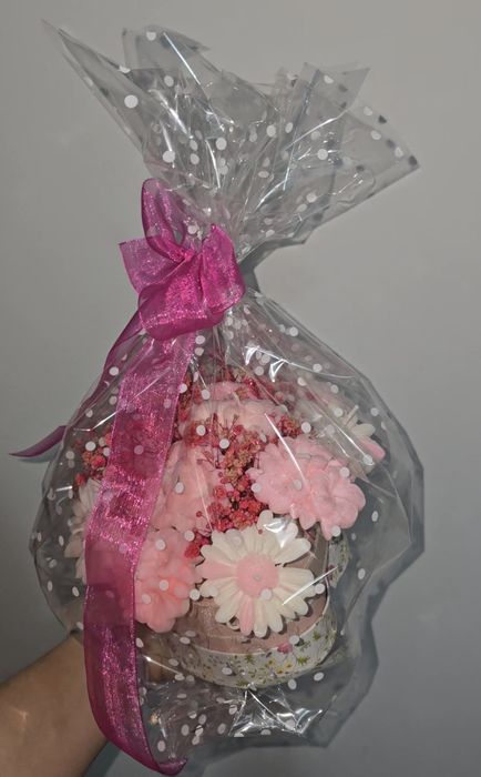 Vand aranjament cu flori din ceara naturală