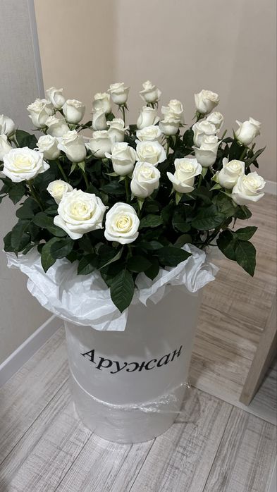 Белые розы гигант