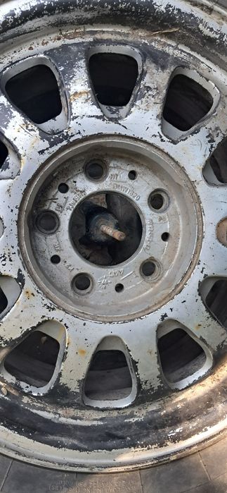 Продаётся запаска оригинал бмв е34