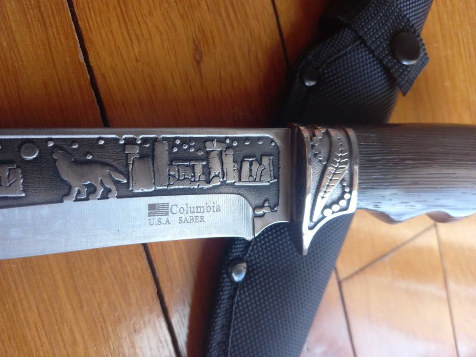 Cutit cu gravura pe lama