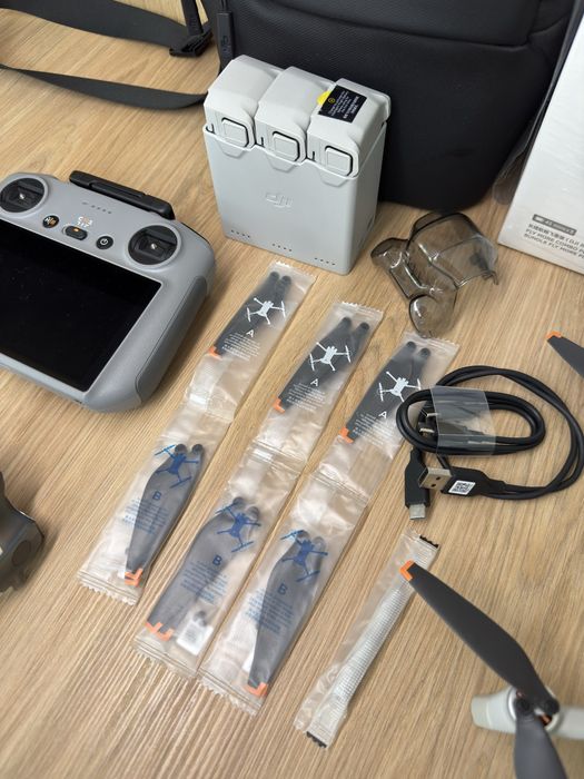DJI mini 4 pro fly more combo plus