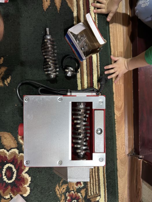 Рубанок для снятия старой шпаклевки с выходом под пылесос