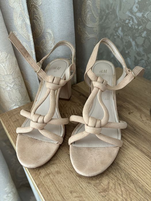 Sandale H&M bej pudrat