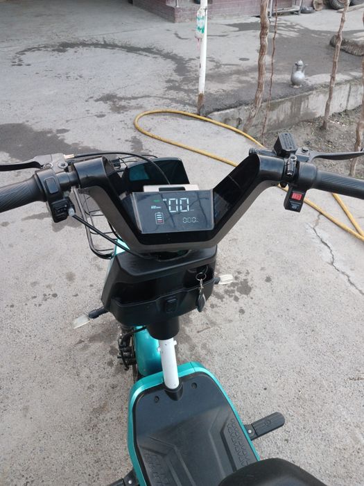 Racing skuter sotiladi