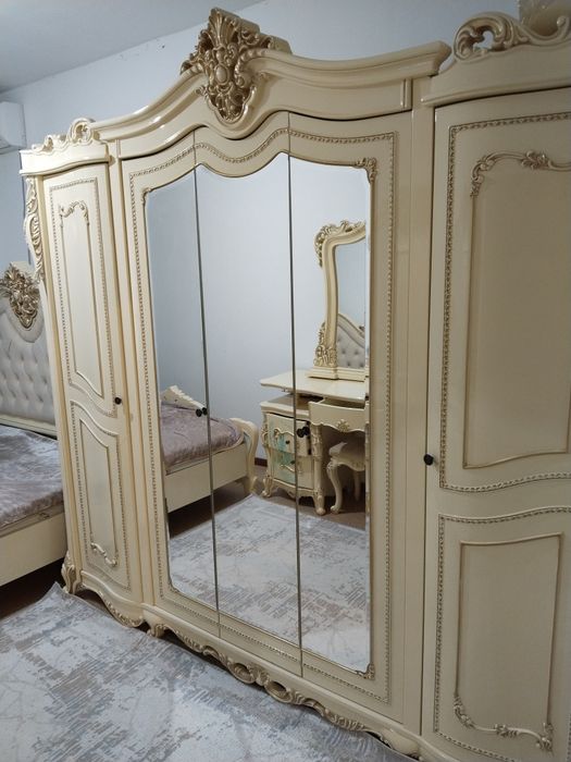 Спальный гарнитур