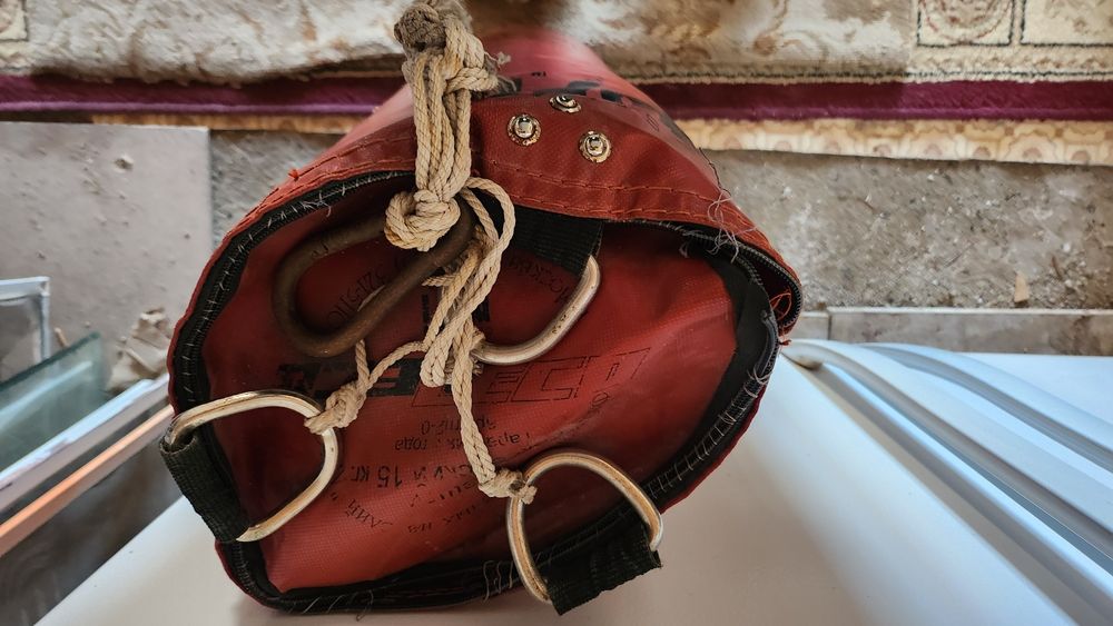 Продам дёшево боксерскую грушу