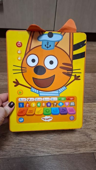 Планшет и книжки серии "Три кота"