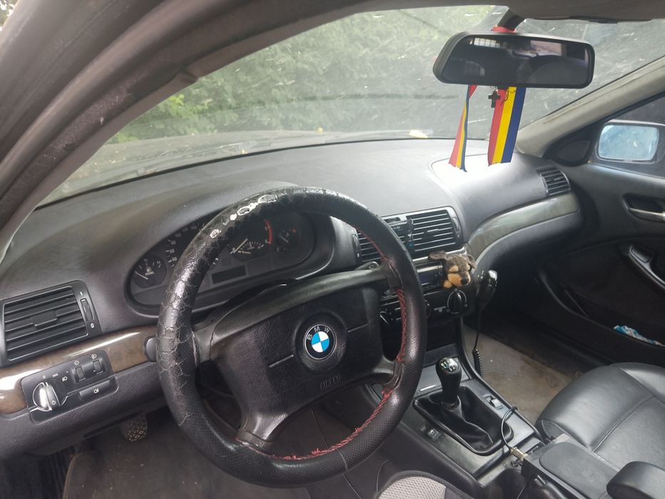 De vânzare BMW seria3,break,an fabricație 2002,ac.functional, menționez că mașina nu a mai fost pornită de aproximativ un an