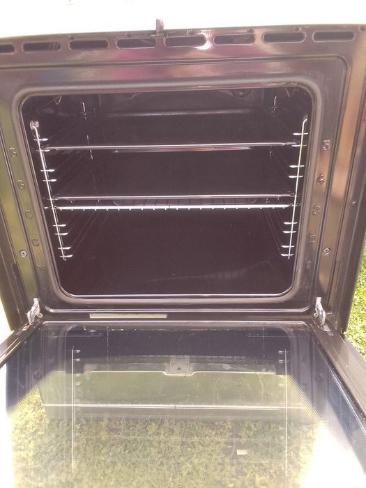 Vând aragaz inox  profesional smeg
